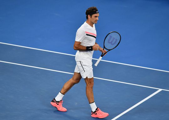 Federer schittert onder druk tegen Berdych en staat in halve finale Australian Open