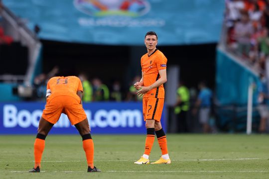 Feyenoord wil dat doodsbedreigingen aan Berghuis stoppen na ‘walgelijk spandoek’