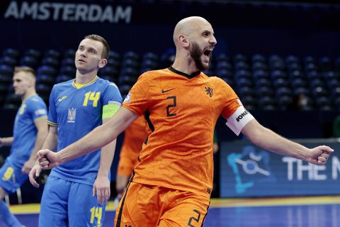Zaalvoetballer Oualid Saadouni vindt EK-zege Oranje verdiend: 'Dit is een droomstart!'