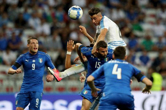 Italië wint eenvoudig van Uruguay in Nice