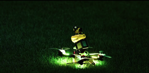 Duitsers verzinnen 'BunDucksLiga': badeendjes op drones in voetbalstadions (video)
