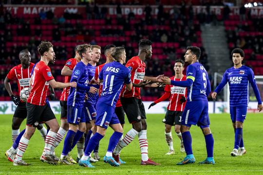 TV-gids: op deze zender kijk je naar de topper tussen PSV en AZ