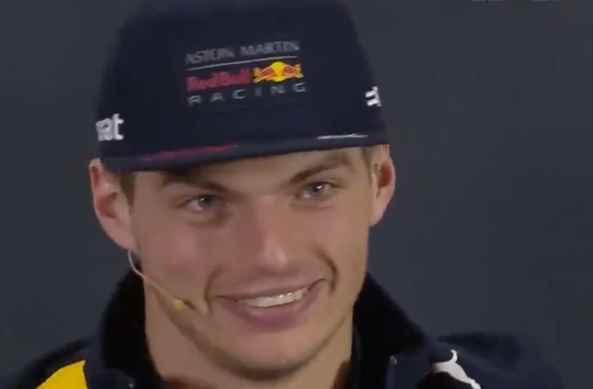 Journalist stelt Verstappen vraag van 15 seconden, Max reageert met 4 woorden (video)