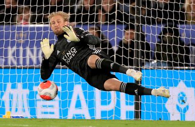 Kasper Schmeichel heeft nu meer penalty's gestopt dan papa Peter
