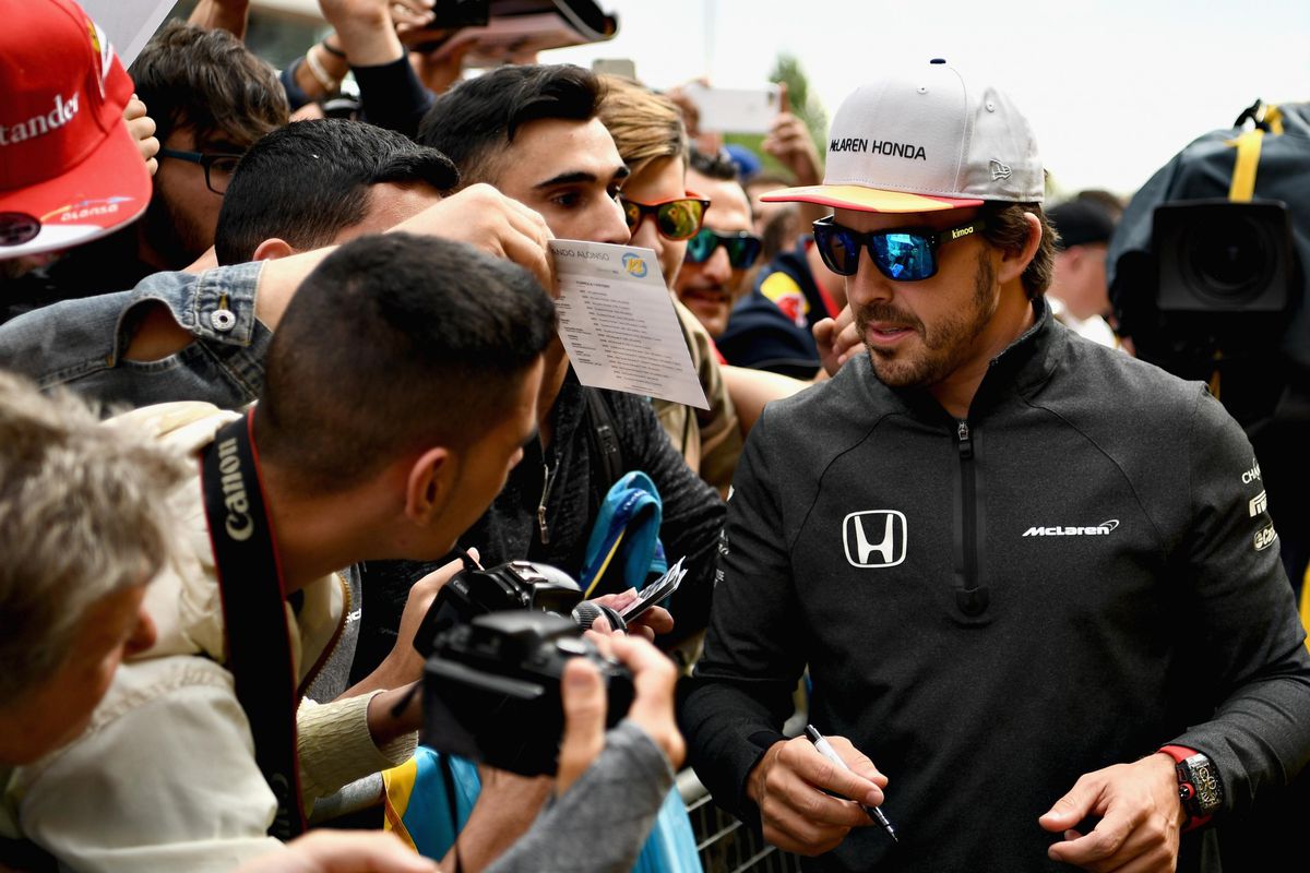 Ploeterende Alonso beslist in herfst of hij doorgaat in F1