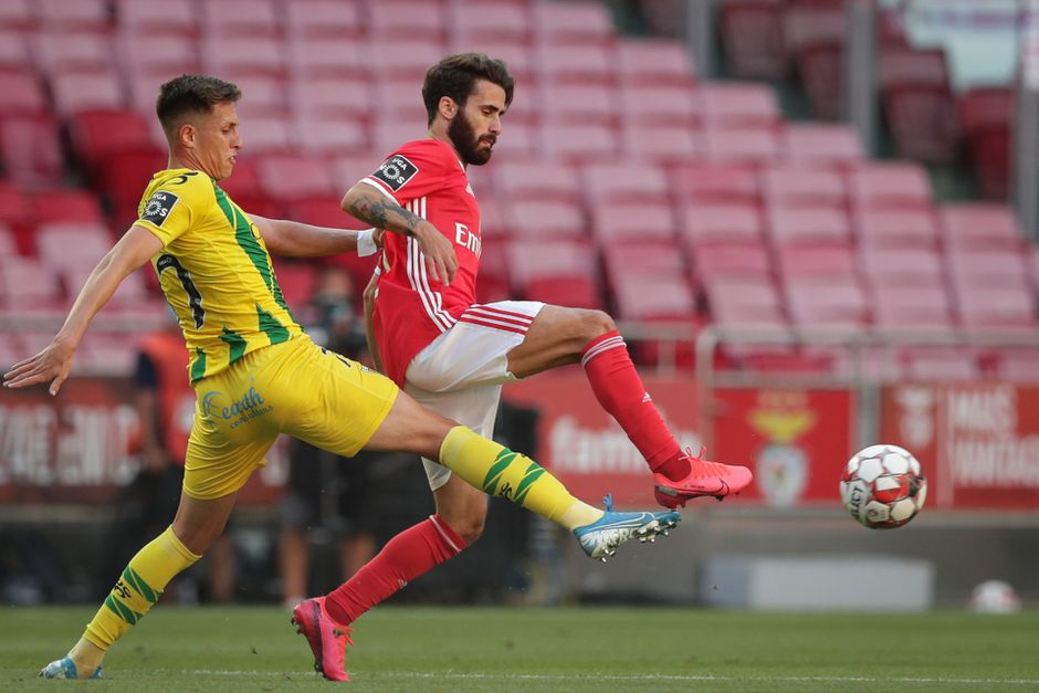 Niet alleen de spelersbus is bekogeld, ook huizen van spelers Benfica zijn beklad