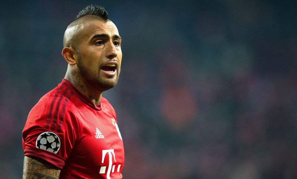 Vidal heeft niet geleerd van auto-ongeluk en zuipt gewoon door: frustraties bij Bayern