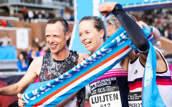 🎥 | Anne Luijten rent onder Olympische limiet bij marathon van Amsterdam