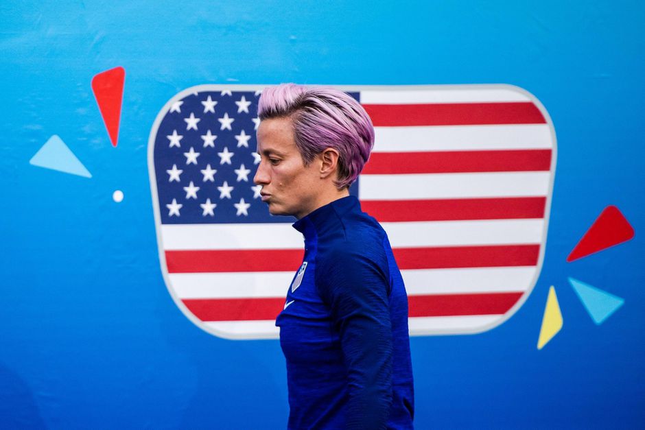 Amerikaanse voetbalsters gaan óf met z'n allen óf helemaal niet langs bij president Trump