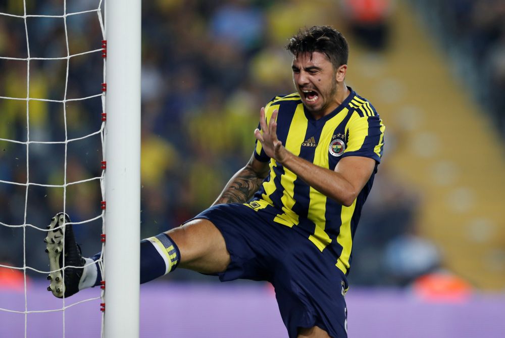 Fenerbahçe maakt er met Janssen een kaartenfestijn van tegen Akhisar