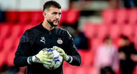 Peter Bosz over keeper bij bekerpot PSV - FC Twente: 'Dat heb ik nooit eerder gedaan'