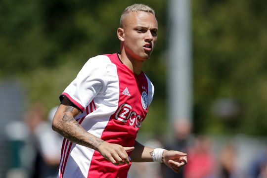 Ajax wint van Vlap en Kompany in doelpuntrijk oefenpotje (video)