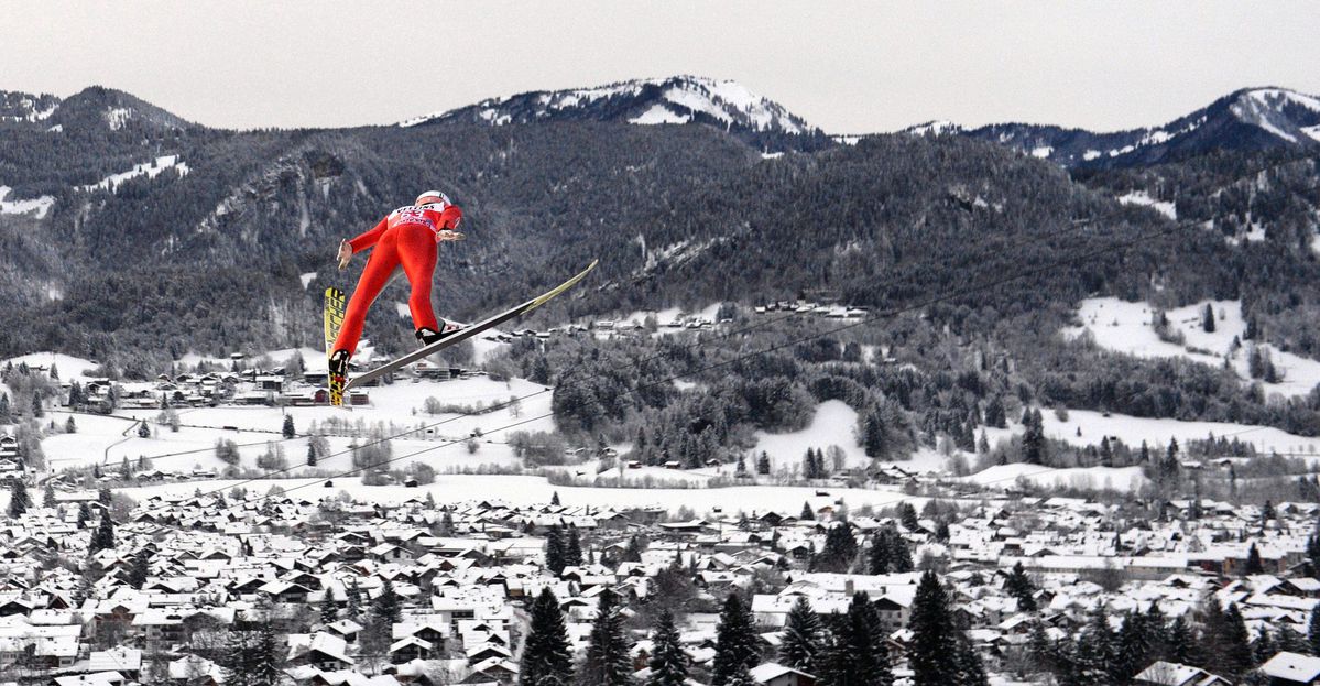 Levensgevaarlijke omstandigheden bij skischansspringen door wind