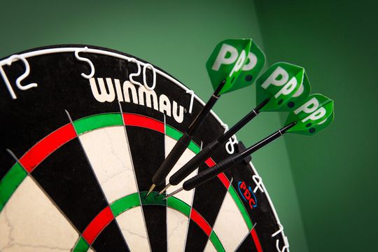 Groene triple 20 op WK darts blijkt (zoals verwacht) marketingstunt