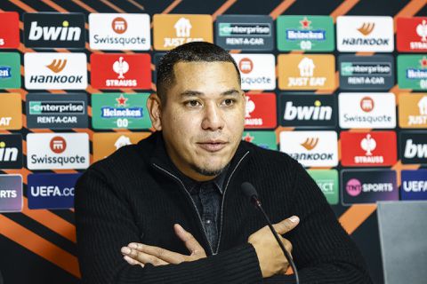 Is Hedwiges Maduro na PSV klaar met interimklus Ajax? 'Wil niet snel hoofdtrainer worden bij topclub'