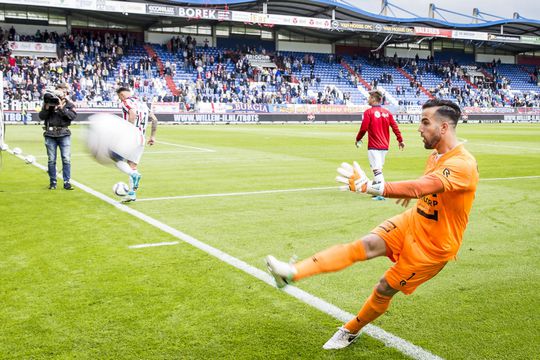 Verrassing! Ajax heeft doelman Kostas Lamprou bijna binnen