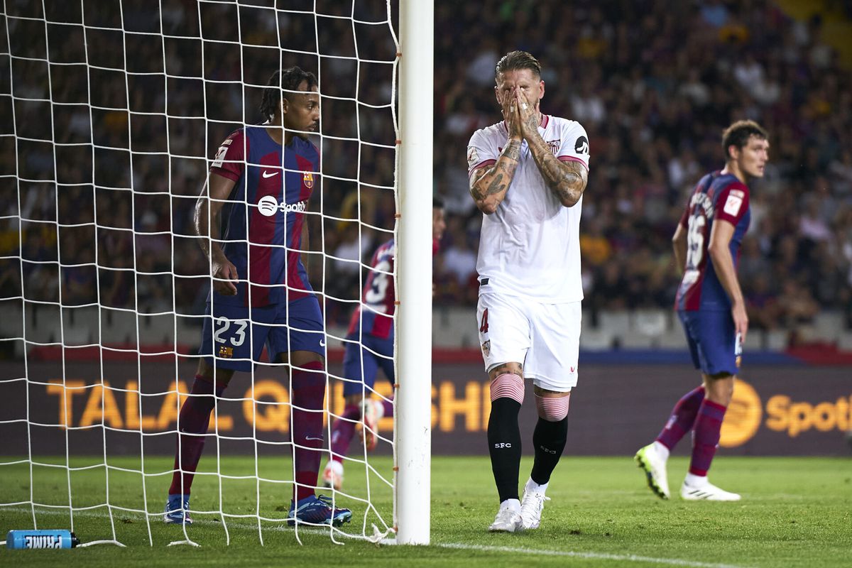 🎥 | Sergio Ramos leidt met eigen doelpunt zege van Barcelona in