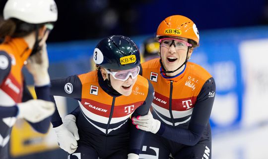 Shorttrackers Xandra Velzeboer en Jens van 't Wout pakken bronzen medailles in Peking