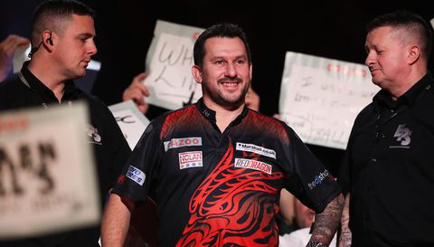 Jonny Clayton bergt gipsmes op: 'De keuze was stukadoor of professioneel darter'