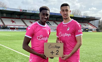 EasyToys blijft nog 2 jaar hoofdsponsor FC Emmen en club viert dat met veiling roze wedstrijdshirts