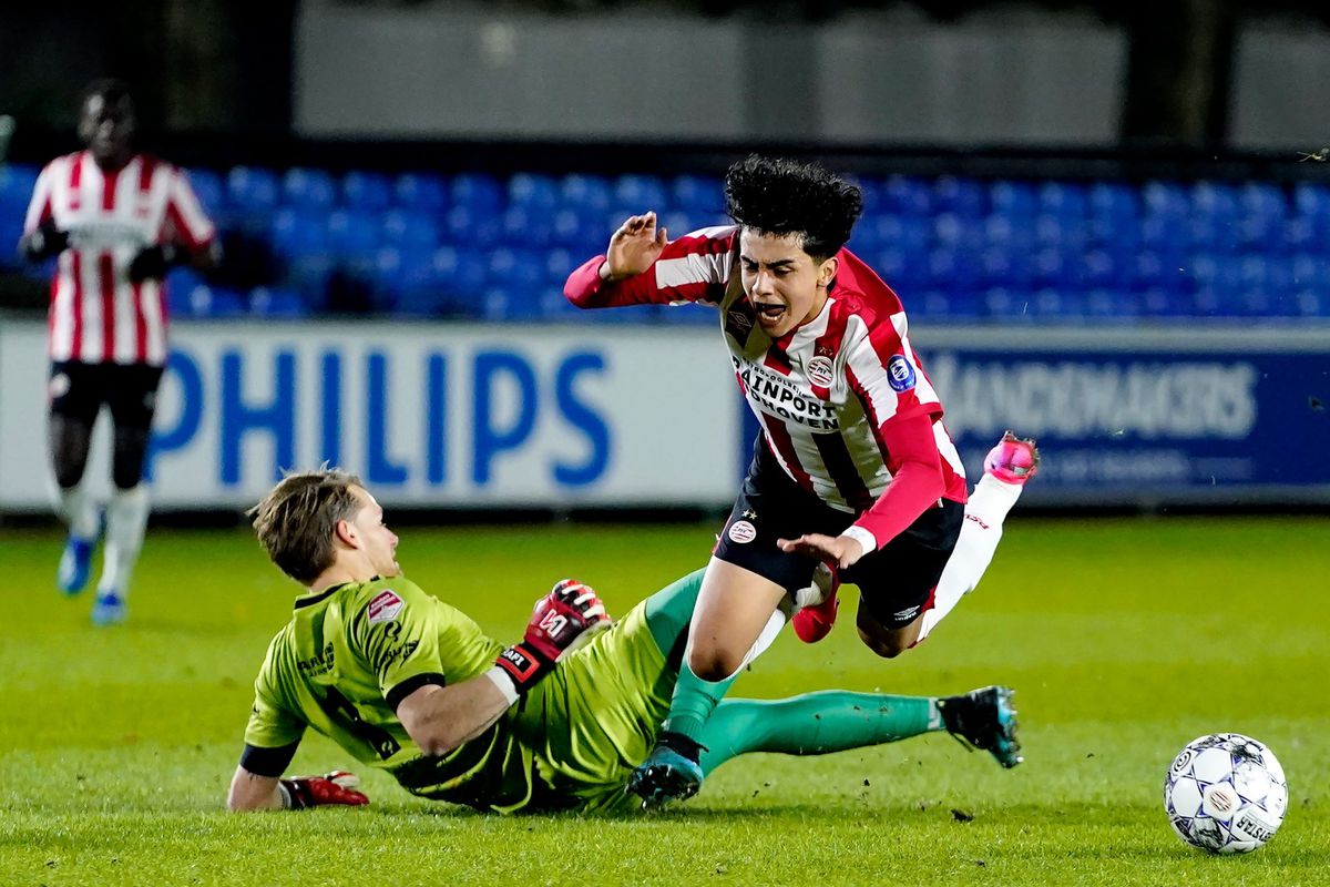 Jong PSV verslaat tiental Excelsior in slotseconde, Jong AZ en Almere City scoren erop los