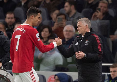 Cristiano Ronaldo reageert op vertrek trainer Ole Gunnar Solskjaer: 'Bovenal een fantastisch mens'