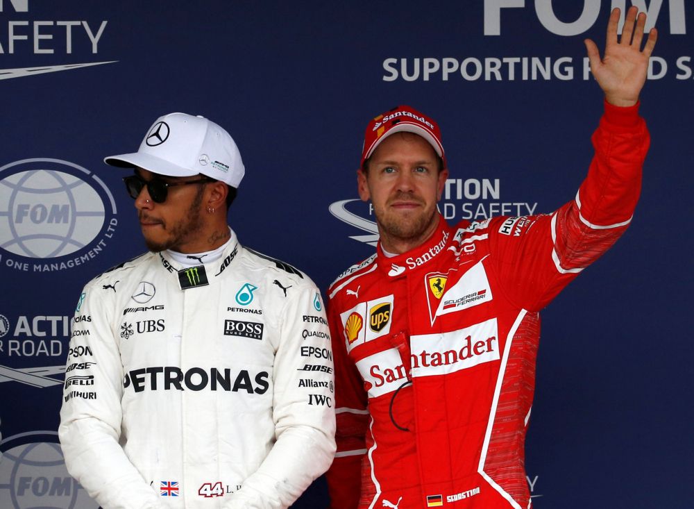 Hamilton waarschuwde Vettel na botsing in Baku: 'Respectloze actie'