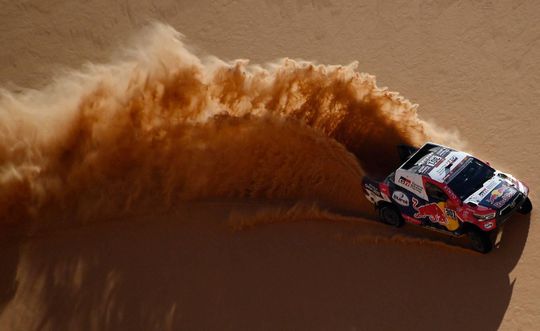 Nasser Al-Attiyah begint met zege aan Dakar Rally, debutant Van Wikselaar start sterk