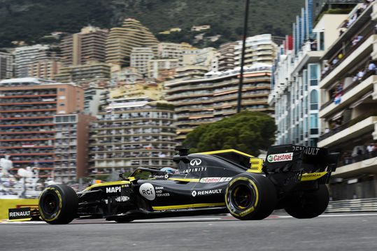 Ricciardo niet eens met strategie Renault in Monaco: 'Zal het bespreken met het team'