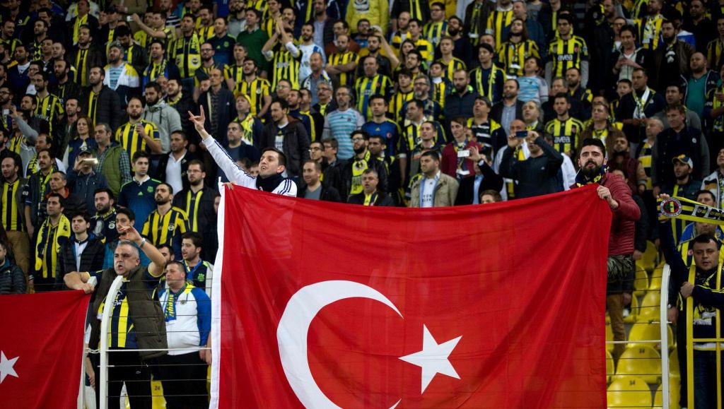 Bijna 400 Feyenoordfans reizen mee naar Istanbul