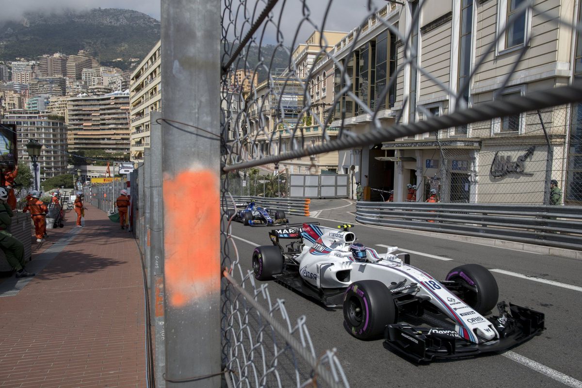 Stroll heeft moeite met Monaco: 'Net als op de PlayStation' (video)