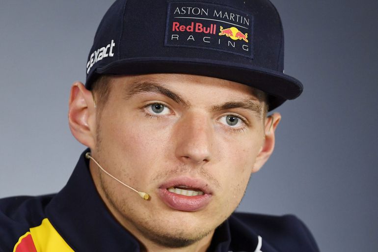 Max Verstappen: 'Nog zo'n vraag en ik deel iemand een kopstoot uit' (video)