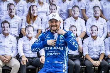 📸 | Valtteri Bottas viert de F1-winterstop met een foto in z'n blote japus