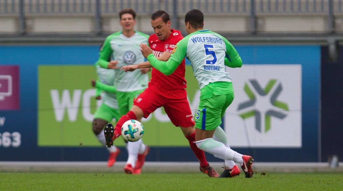 FC Twente verliest in oefenpotje van VfL Wolfsburg