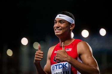 20-jarige Norman loopt wereldrecord op 400 meter (video)