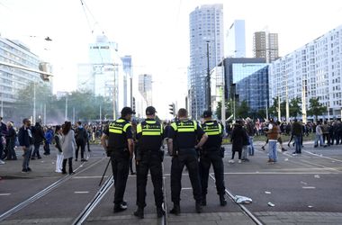 Bestuurder van ME-busje die expres Feyenoord-fan aanreed wordt vervolgd
