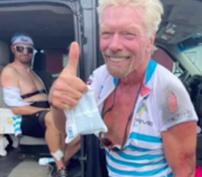 📸 | Miljardair Richard Branson toont wonden na fietscrash: 'Zijn remmen begaven het'