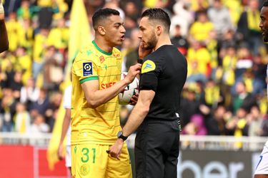FC Nantes-speler Mostafa Mohamed skipt wedstrijd om regenboogshirt niet te dragen