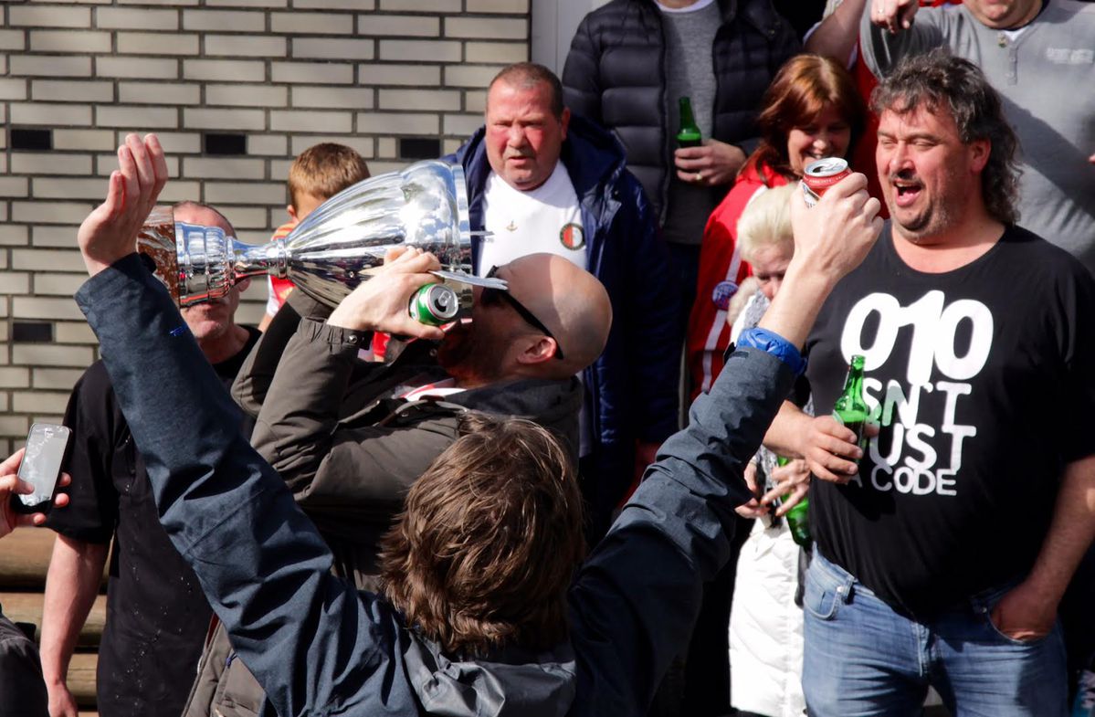 Fans maken zich op voor de bekerfinale tussen Feyenoord en FC Utrecht (video)