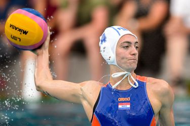 Nederlandse waterpolosters knallen erop los tijdens openingswedstrijd WK