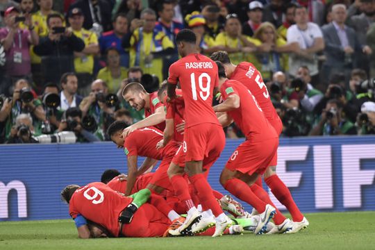 Engelse fans klagen steen en been over vertraging wedstrijduitzending