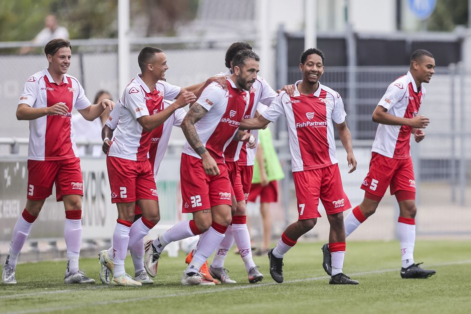 🎥​ | WERELDGOAL in Tweede Divisie! Heerings (IJsselmeervogels) schiet vrije trap van 50 meter erin