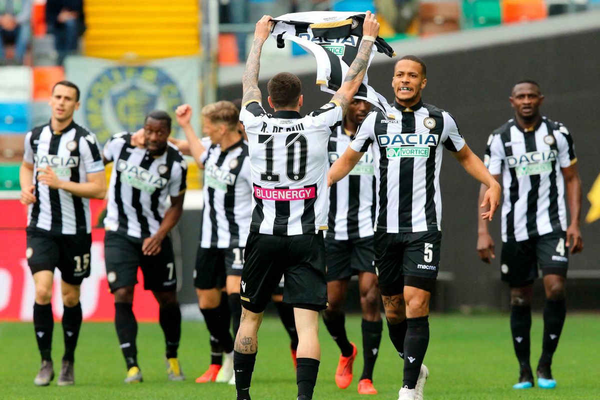 Udinese wint degradatiekraker in Italië, ondanks rode kaart voor Nederlander Zeegelaar