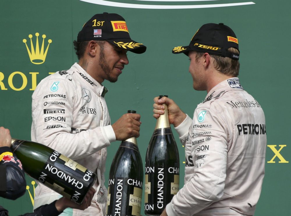 Hamilton: 'Verschil tussen Rosberg en mij is pech'