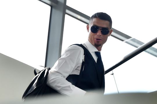 Ronaldo heeft geen tijd voor WK-finale en landt in Turijn voor presentatie