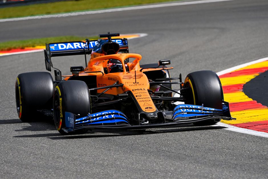 Carlos Sainz valt vlak voor de start van de GP van België uit