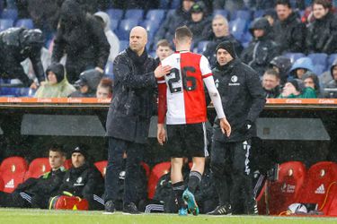 Arne Slot tevreden coach na veerkrachtig optreden Feyenoord: 'Wat een mooie goals'