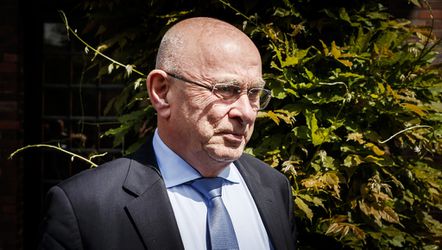 Van Praag moet op kosten letten bij UEFA-campagne