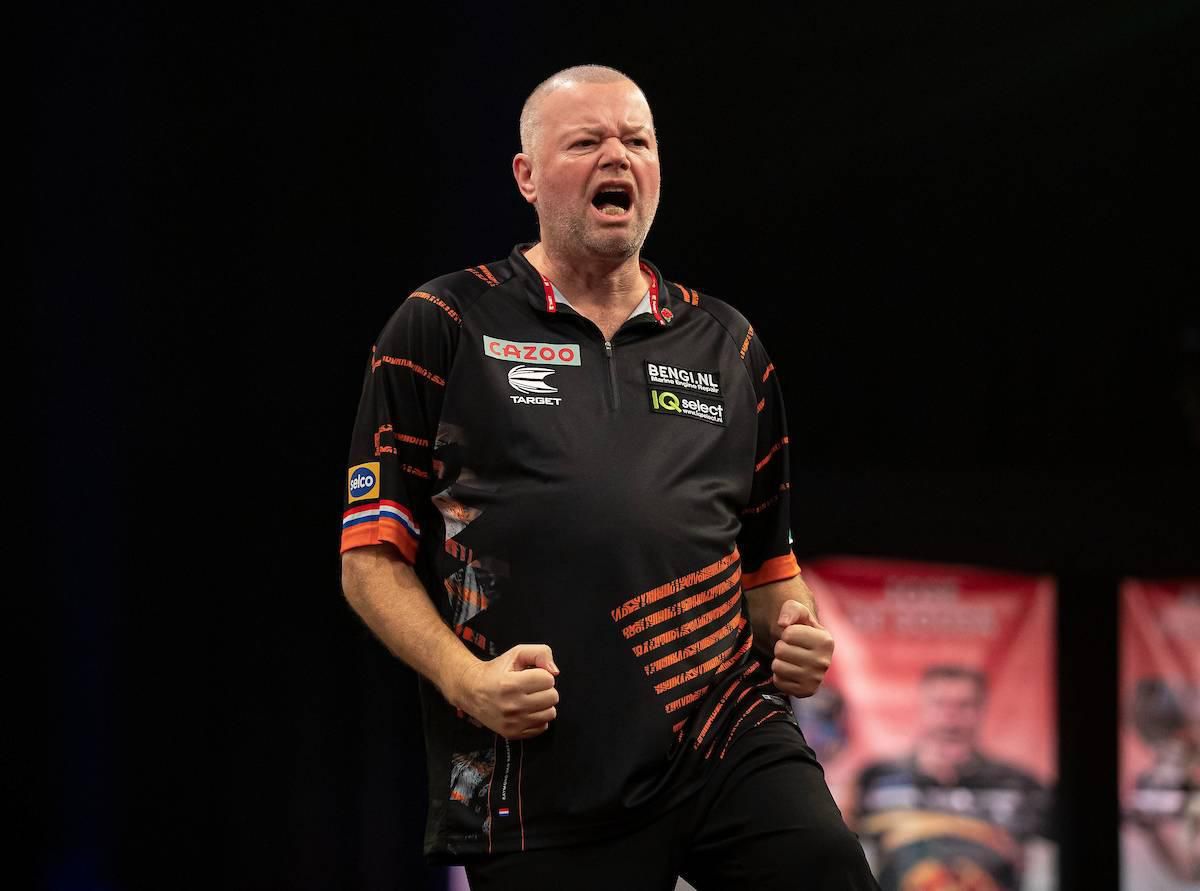 Raymond van Barneveld schiet omhoog op Order of Merit, mag nog hopen op gunstige WK-loting