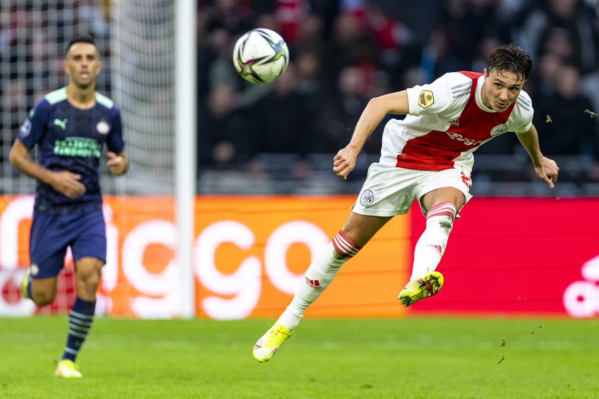 TV-gids: op deze zender kijk je naar PSV tegen Ajax